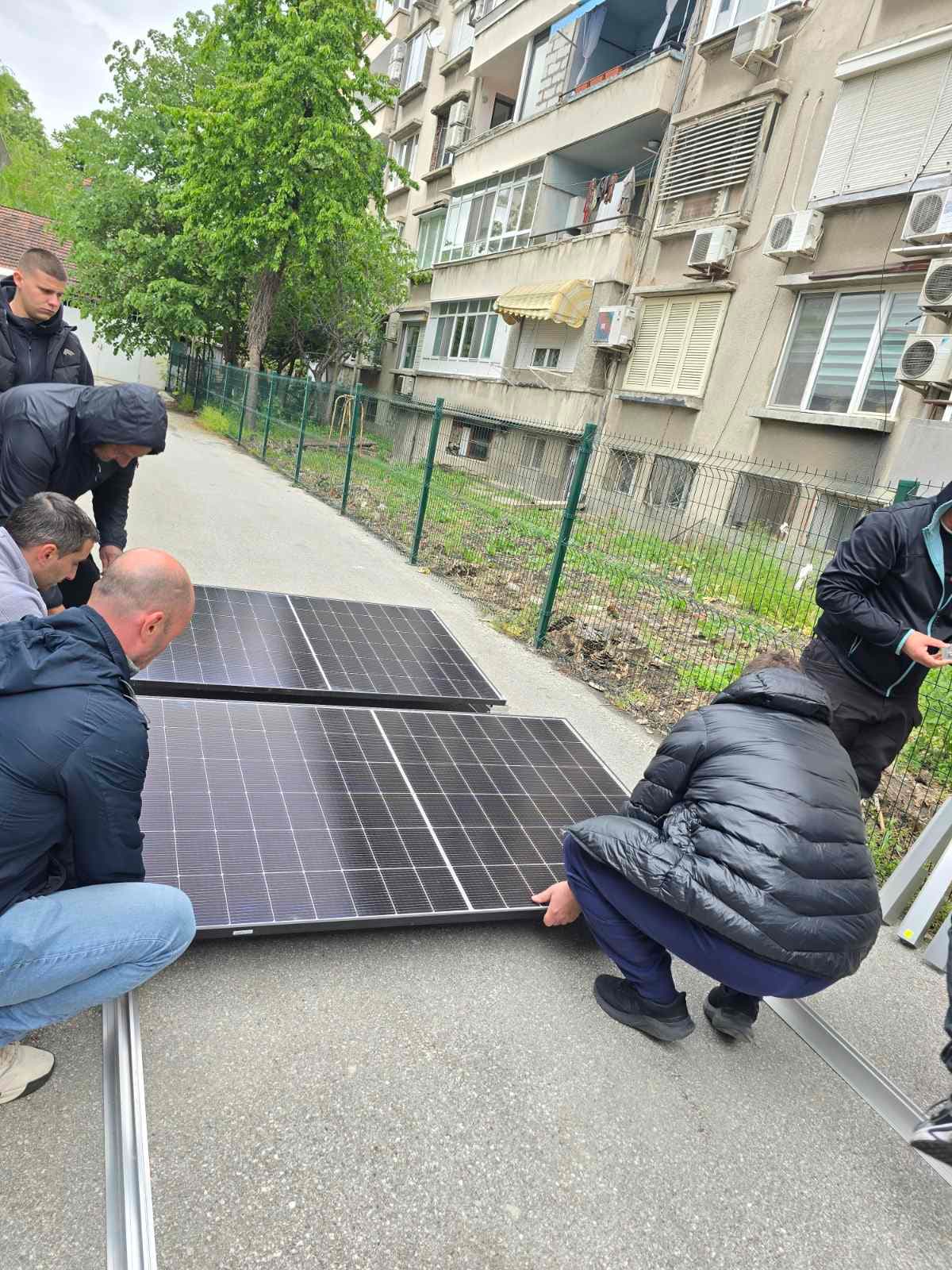 Позициониране на панели върху релса